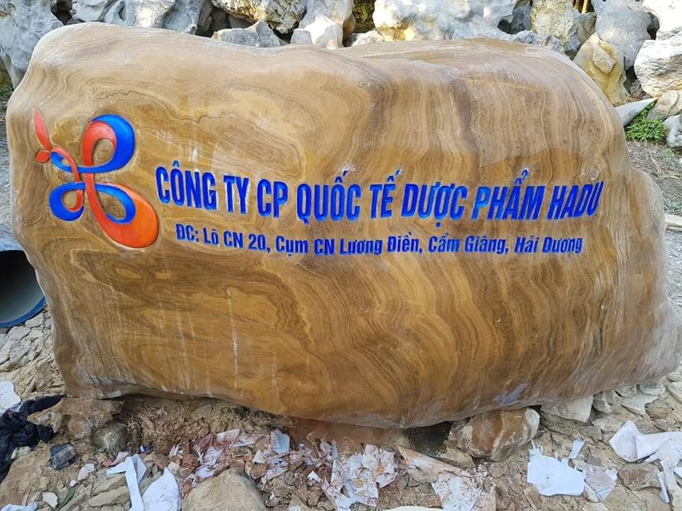 bảng hiệu đá tự nhiên