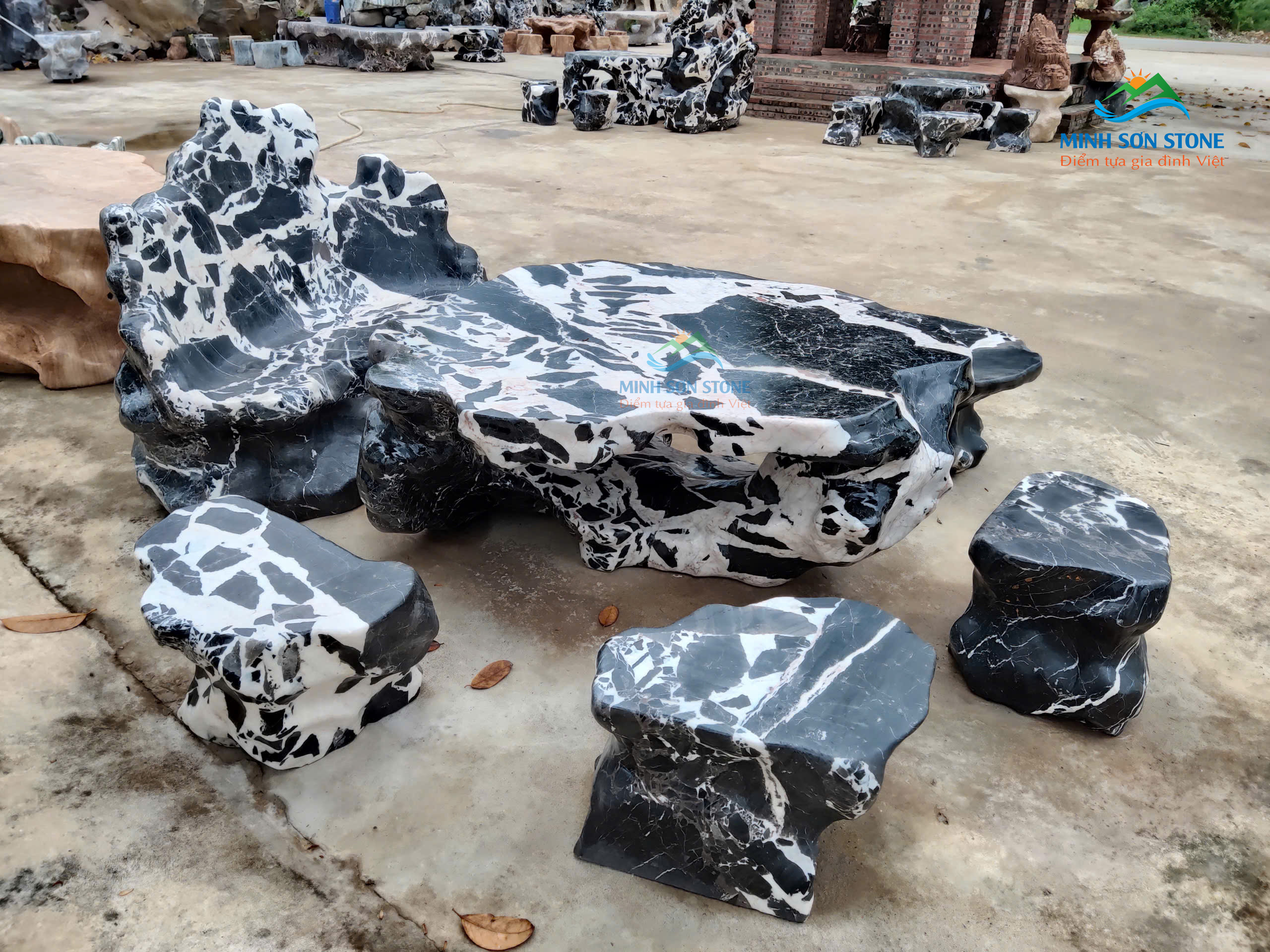bàn ghế đá tự nhiên cho biệt thự