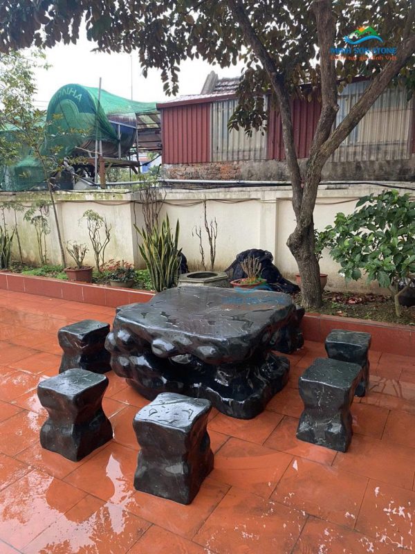 Bàn ghế đá đen tự nhiên cao cấp tại Quảng Ninh – bảng giá bàn ghế đá tự nhiên 2025 Minh Sơn Stone