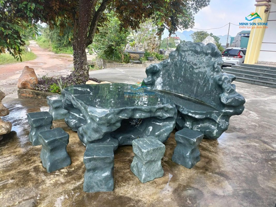 Bộ bàn ghế đá nguyên khối tự nhiên tại Minh Sơn Stone – giá bàn ghế đá tự nhiên 2025