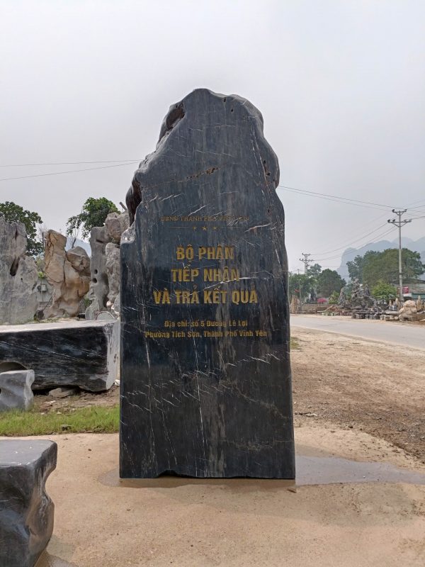 Biển tên cơ quan hành chính